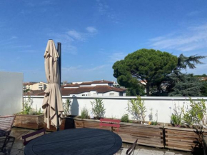 2 p spacieux avec grande terrasse et vue dégagée